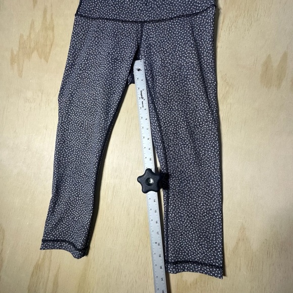 Lululemon Women’s Cropped Comfy Leggings Size 6 - Picture 6 of 10